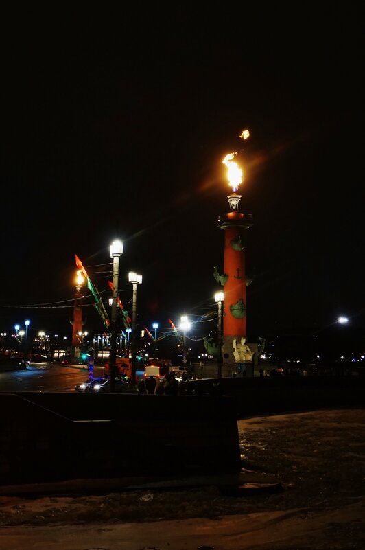 Ростральные колонны в день полного снятия блокады Ленинграда - Nataly St. Ростральные колонны в день полного снятия блокады Ленинграда - Nataly St.