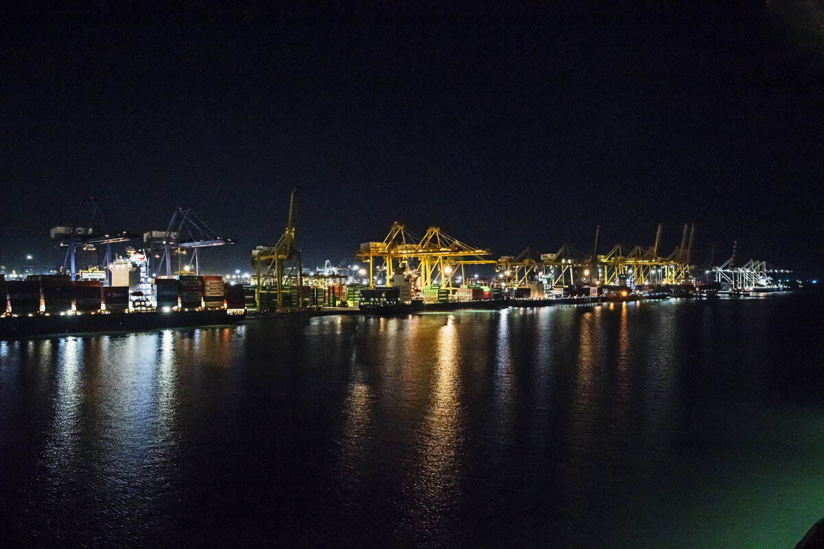 Ночной порт. - Сергей Фомичев
