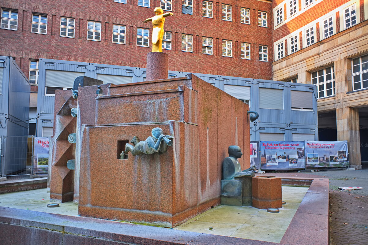 *** - Witalij Löwin