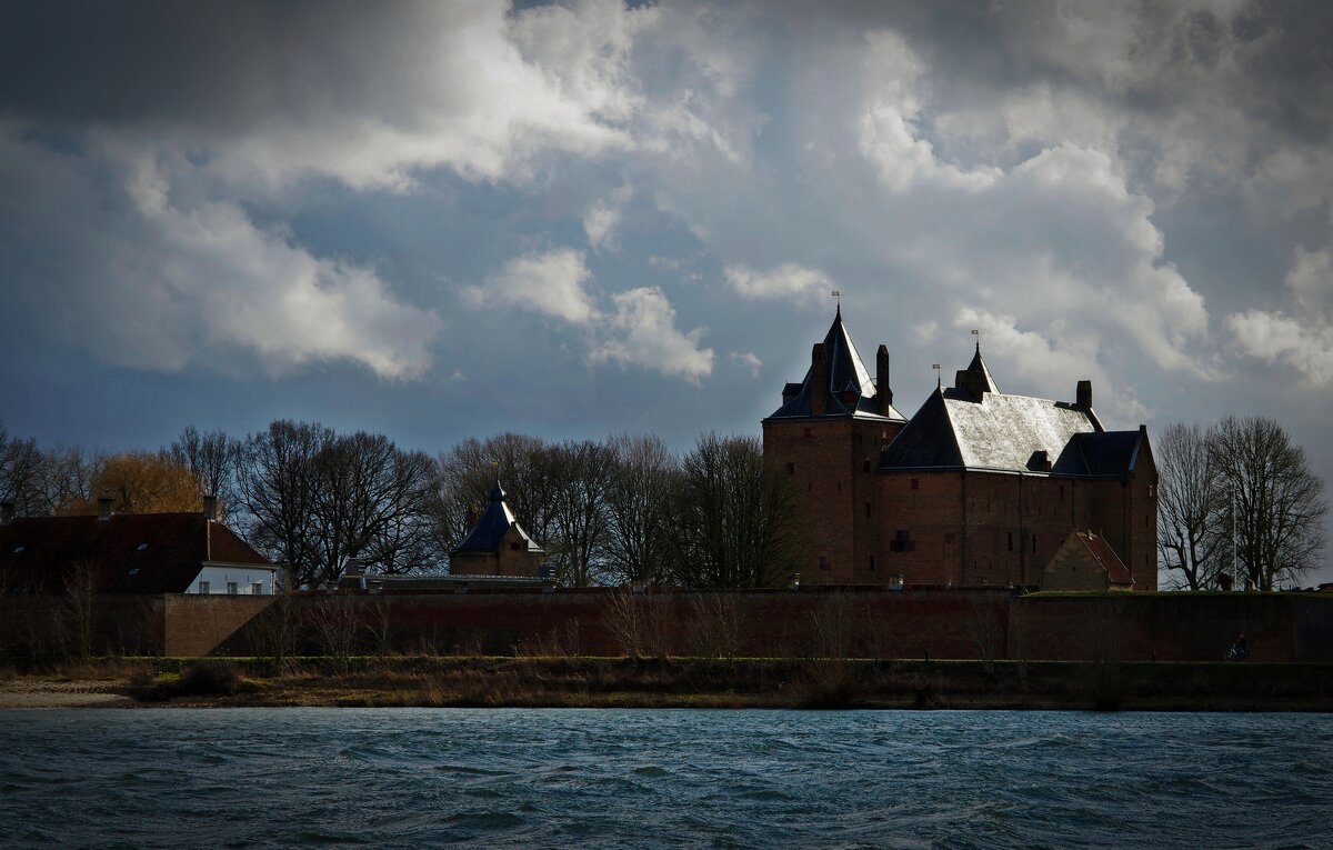 Замок по пути - В.И Замок по пути - В.И