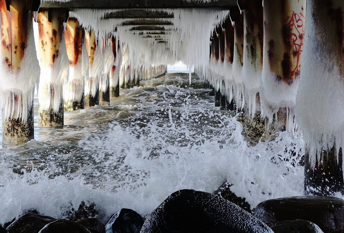 Море, волны, сосульки - Рита Симонова Море, волны, сосульки - Рита Симонова