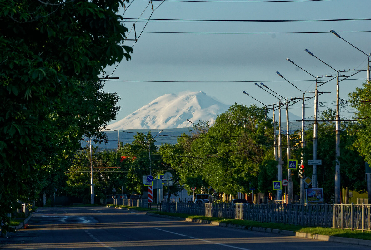 Про Эльбрус - Дмитрий Емельянов