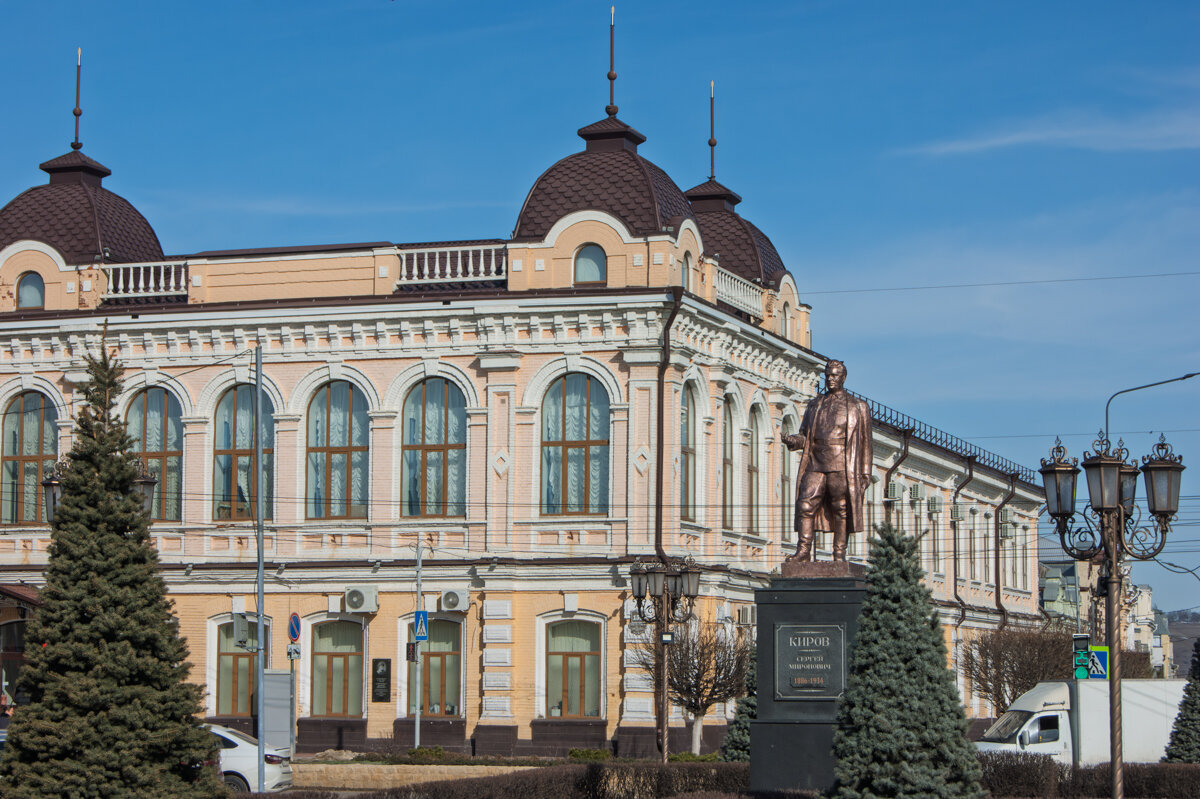 Памятник Кирову, на улице Кирова - Игорь Сикорский