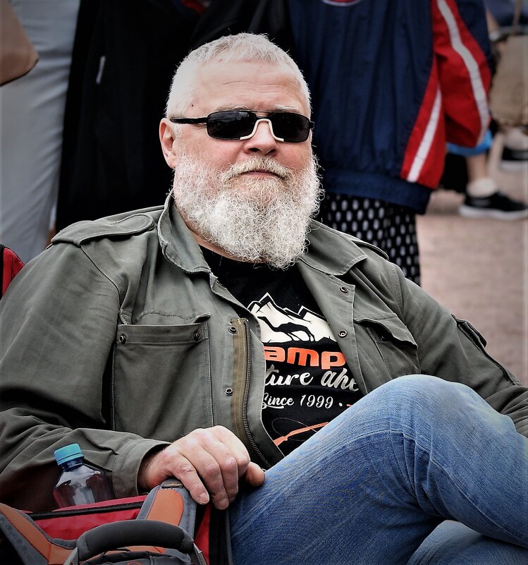 *** - Виктор Никитенко