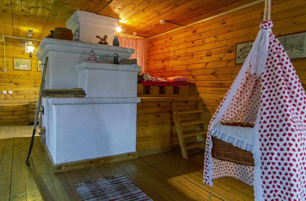 Интерьер дома кузнеца в музее Коломенское - Aleksey Afonin Интерьер дома кузнеца в музее Коломенское - Aleksey Afonin