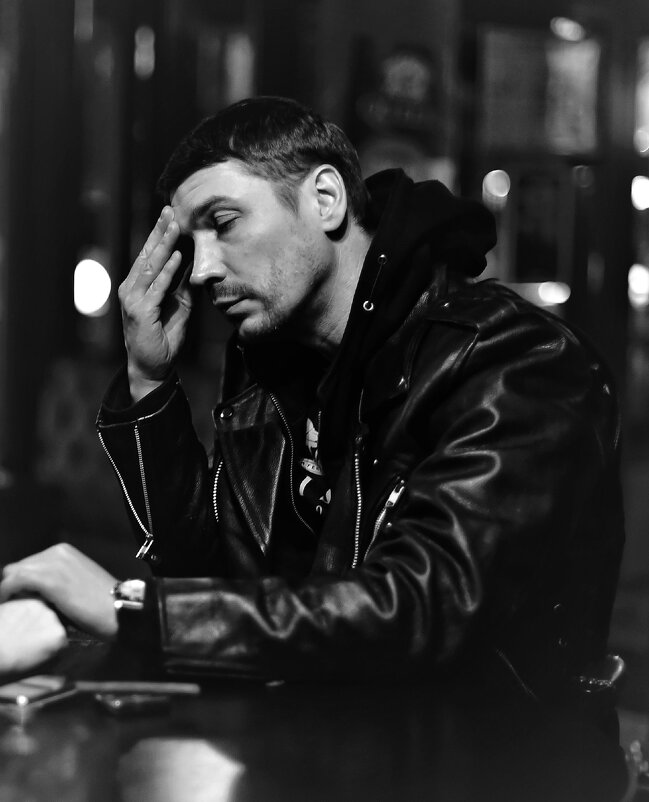 Задумчивость в Ч/б - Андрей C