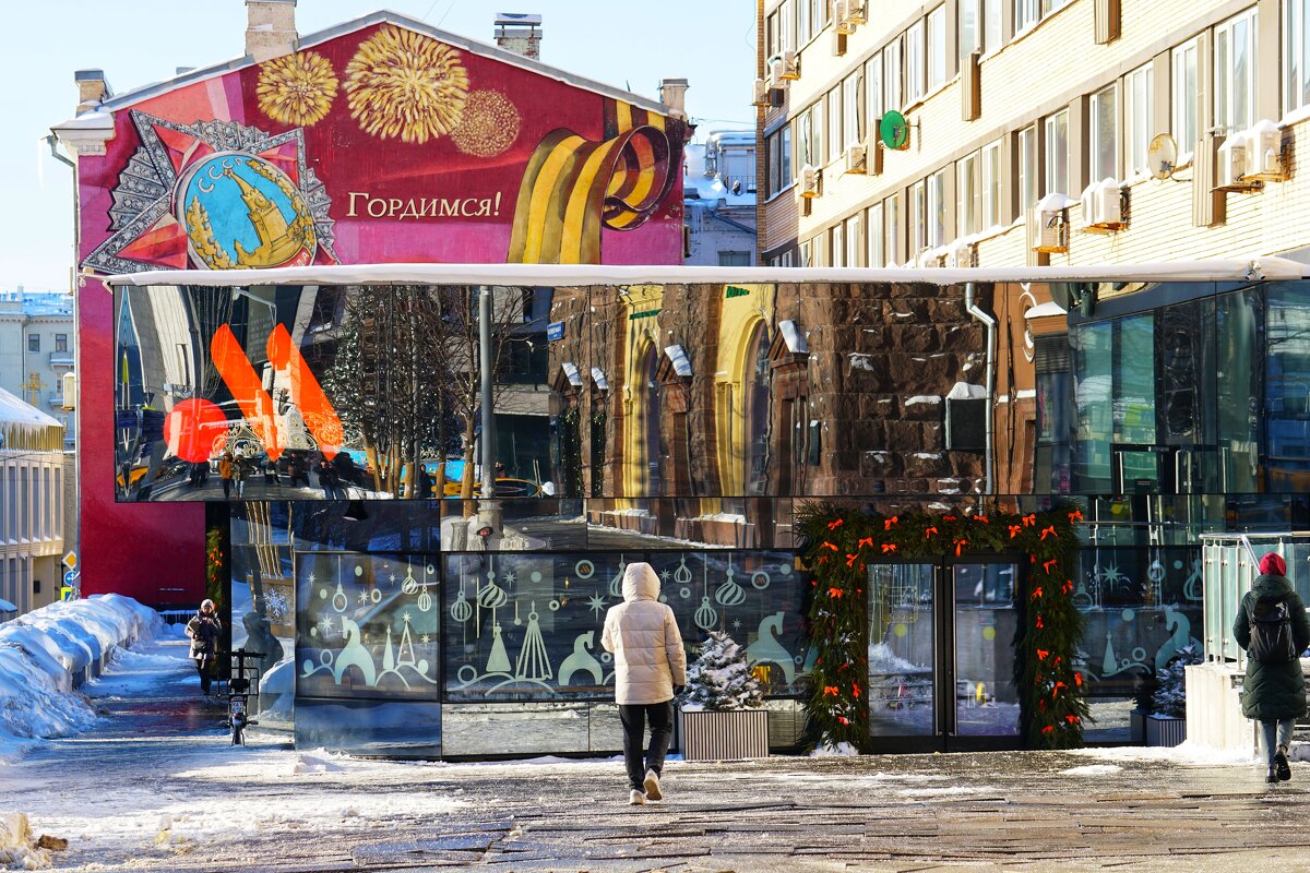 Первый в России ресторан быстрого питания «Макдоналдс» открылся 31 января 1990 года на Пушкинской пл - александр 