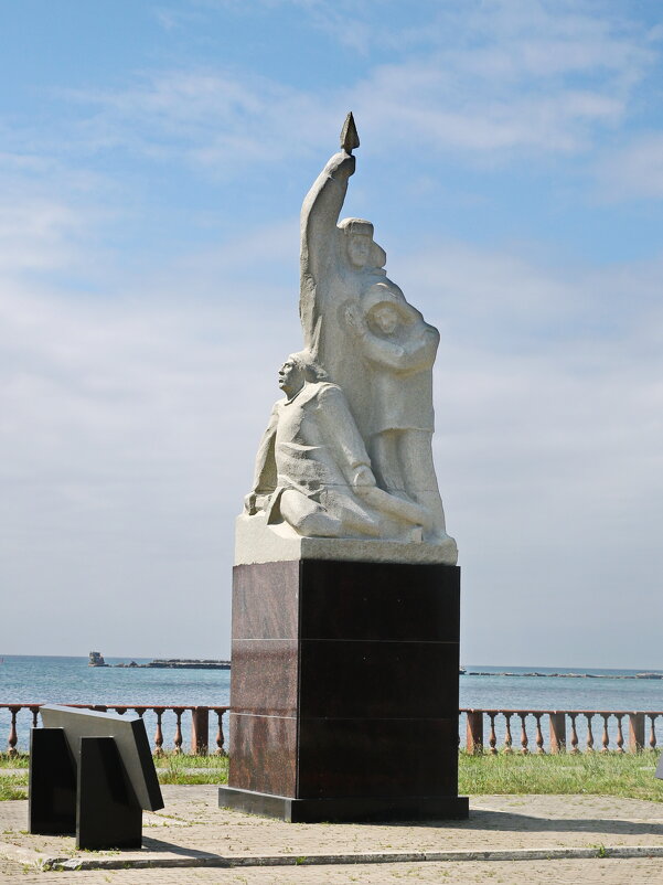 Памятник погибшим морякам. - Ирина Нафаня Памятник погибшим морякам. - Ирина Нафаня