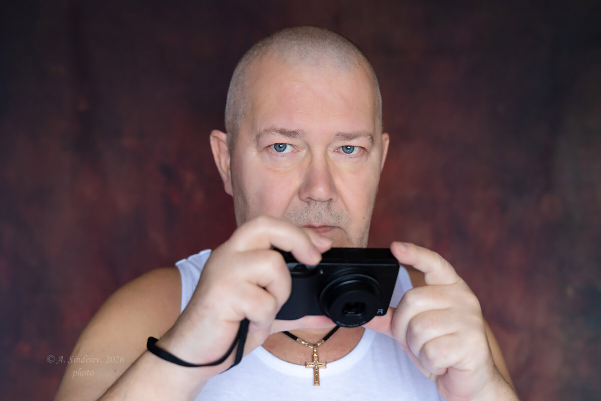 Портрет с фотоаппаратом - Александр Синдерёв
