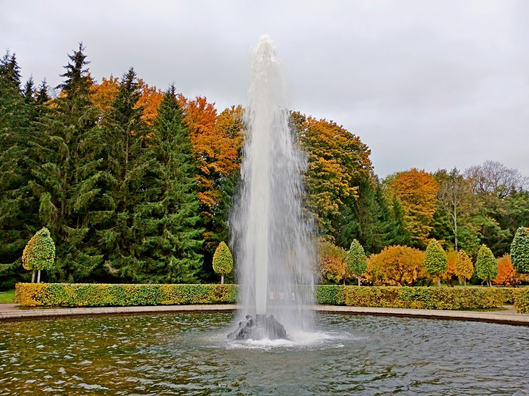 Фонтан и осень. - Лия ☼