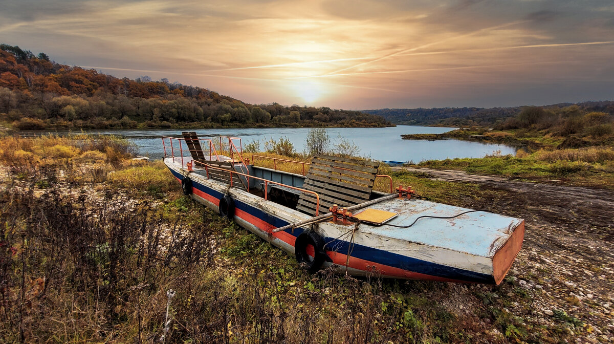 А где-то,волны рассекая,мчатся корабли... - Тамара Бучарская