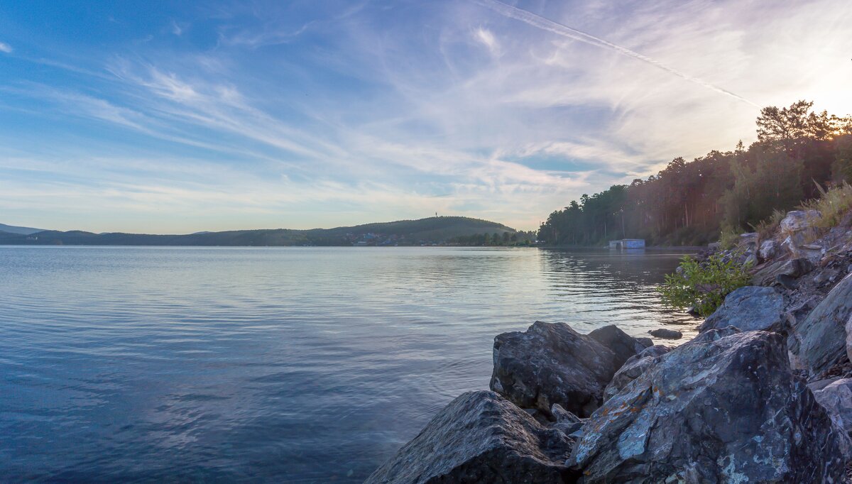 Летнее утро на озере Тургояк. - Алексей Трухин Летнее утро на озере Тургояк. - Алексей Трухин