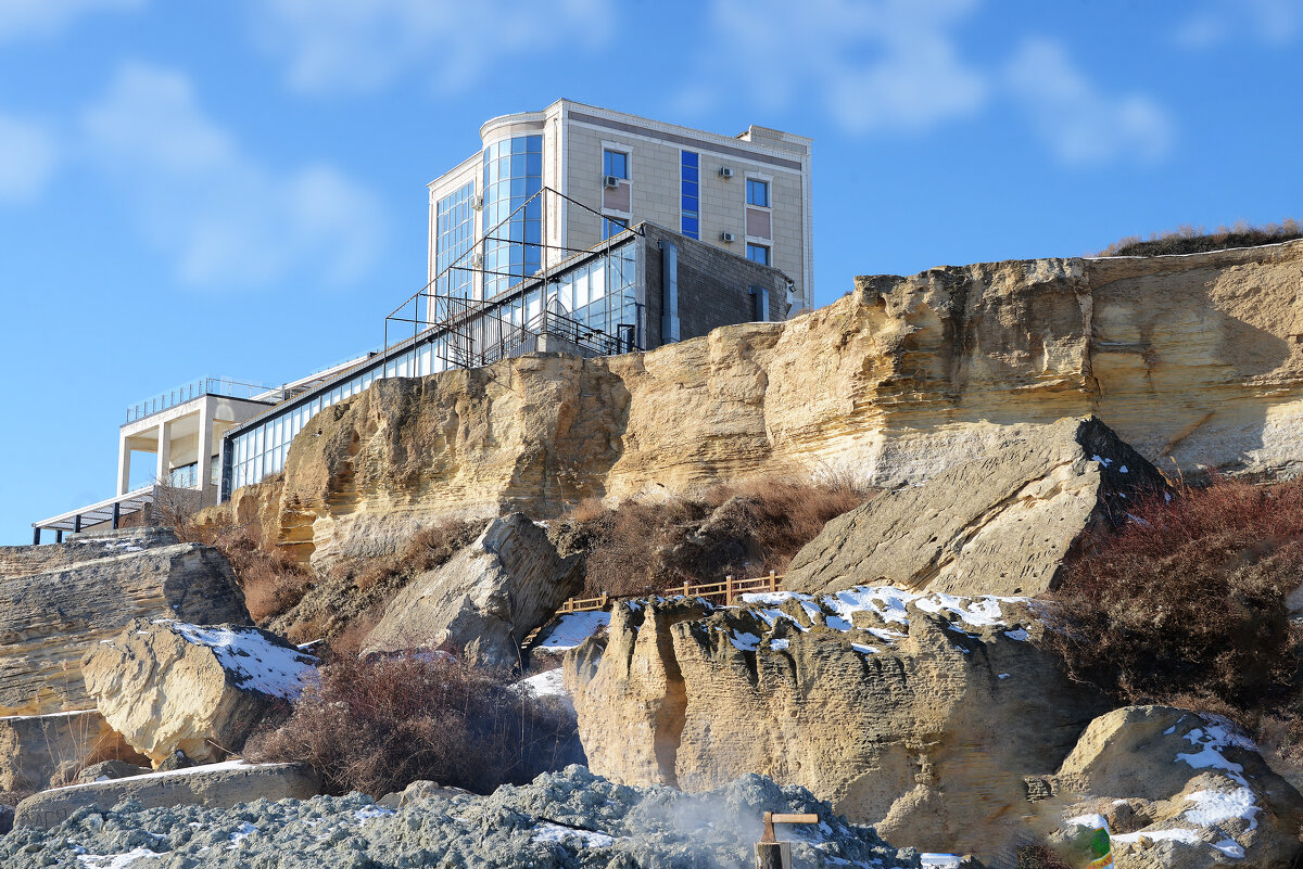 У обрыва - Анатолий Чикчирный