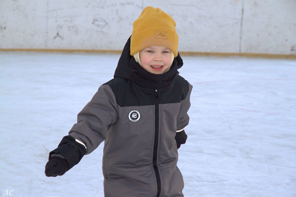Освоил катание на коньках! - Любовь Сахарова
