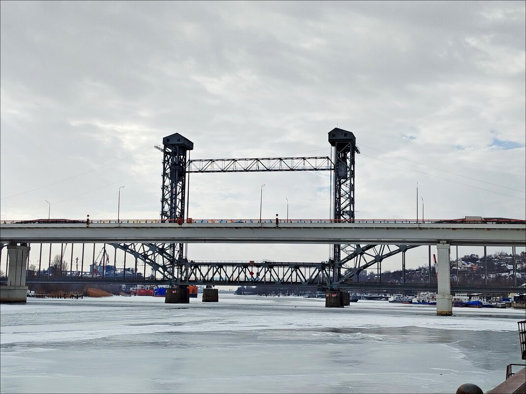 Комбинированный мост, по которому проходят совместно железная и автомобильная дороги через реку Дон! - Надежда 