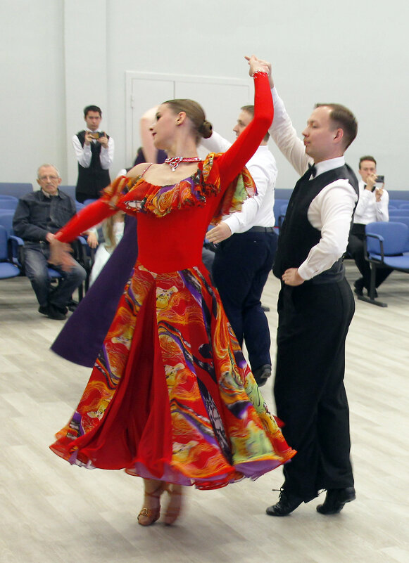 Подняться над паркетом - Александр Рябчиков