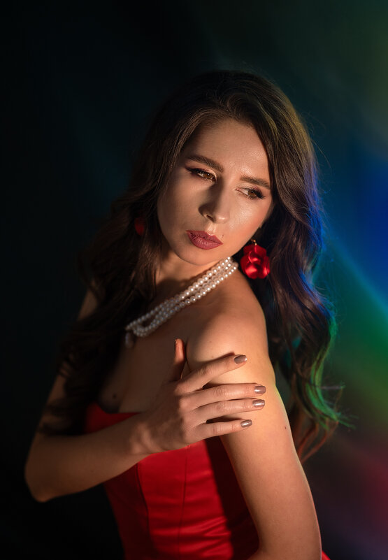 Мария в свете неоновой лампы - Viktoria Anufrieva