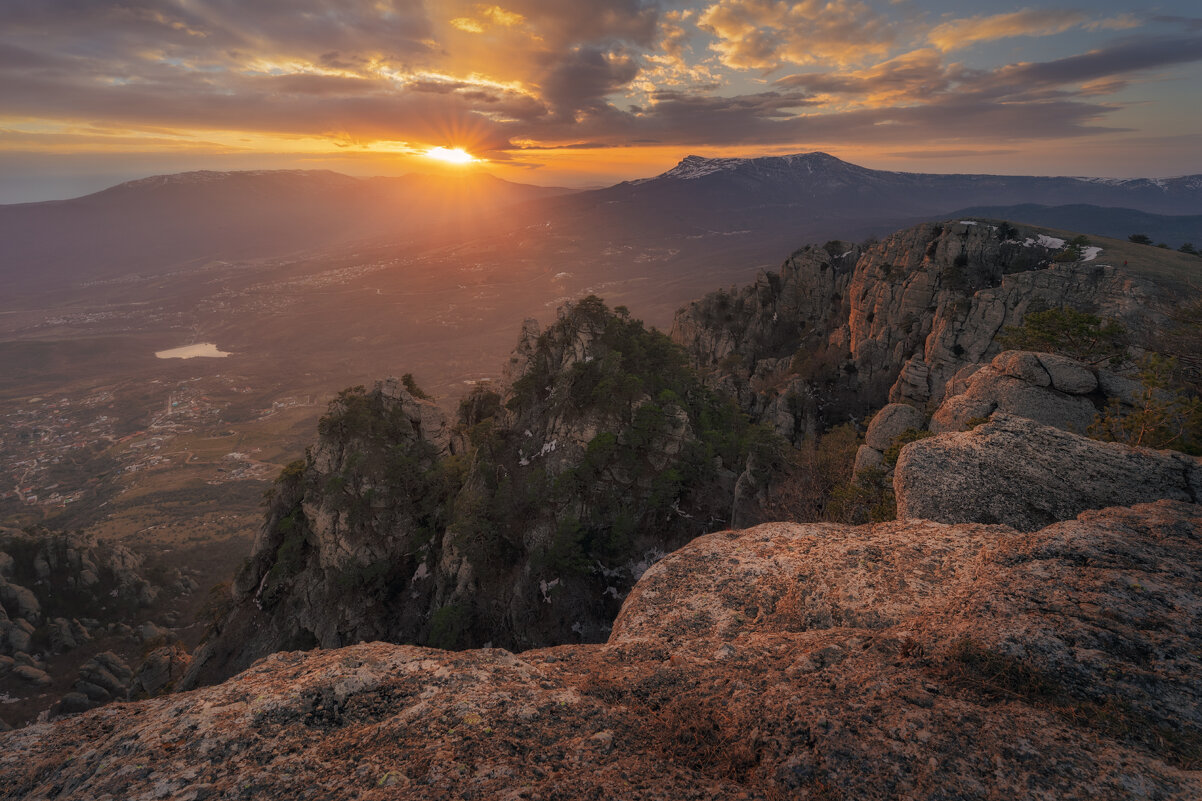 Закат с видом на Чатыр-Даг - Дмитрий Шишкин