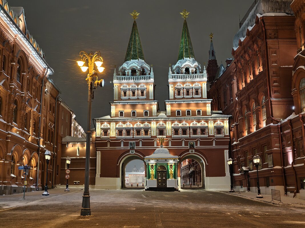 Воскресенские ворота - <<< Наташа >>>