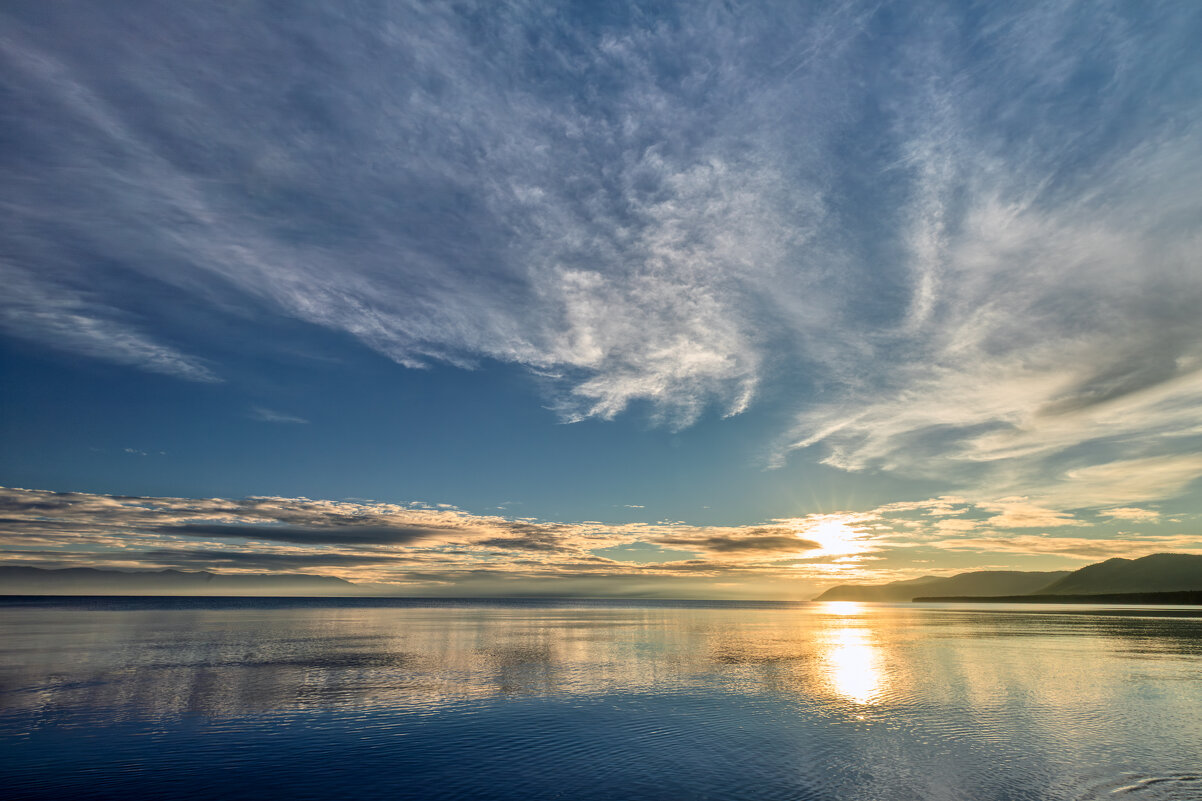 Восход над водной гладью - Юрий Лев