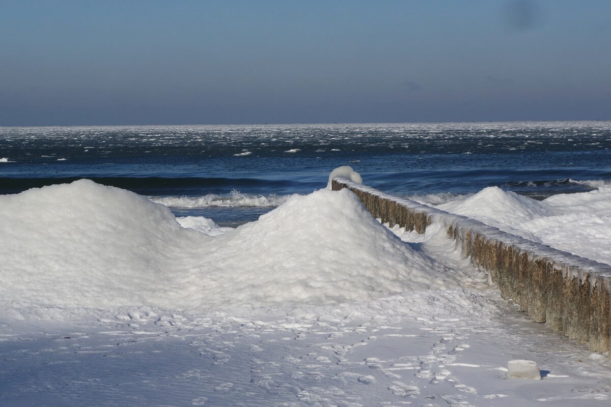 Снежно-ледяные барханы - Рита Симонова