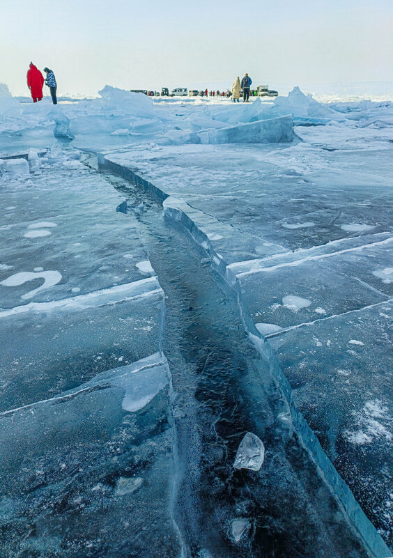 Трещина во льду... - Виктор Садырин