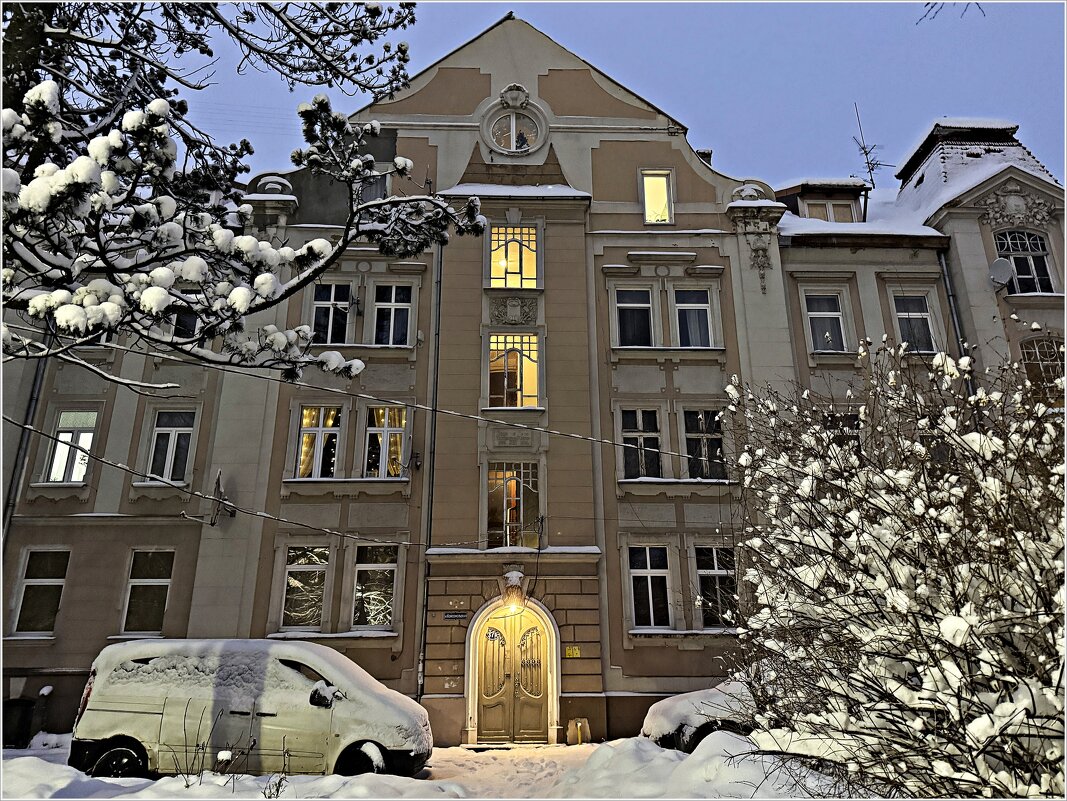 По старому городу. - Валерия Комова