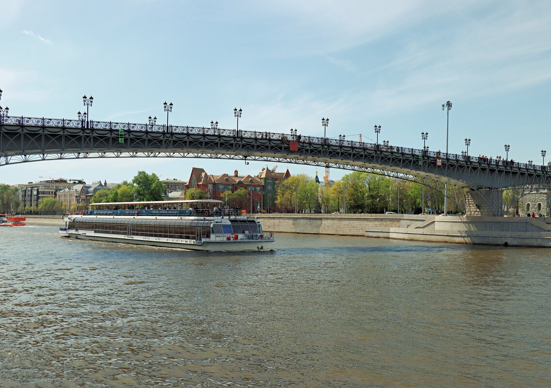 На теплоходе музыка играла... - веселов михаил 