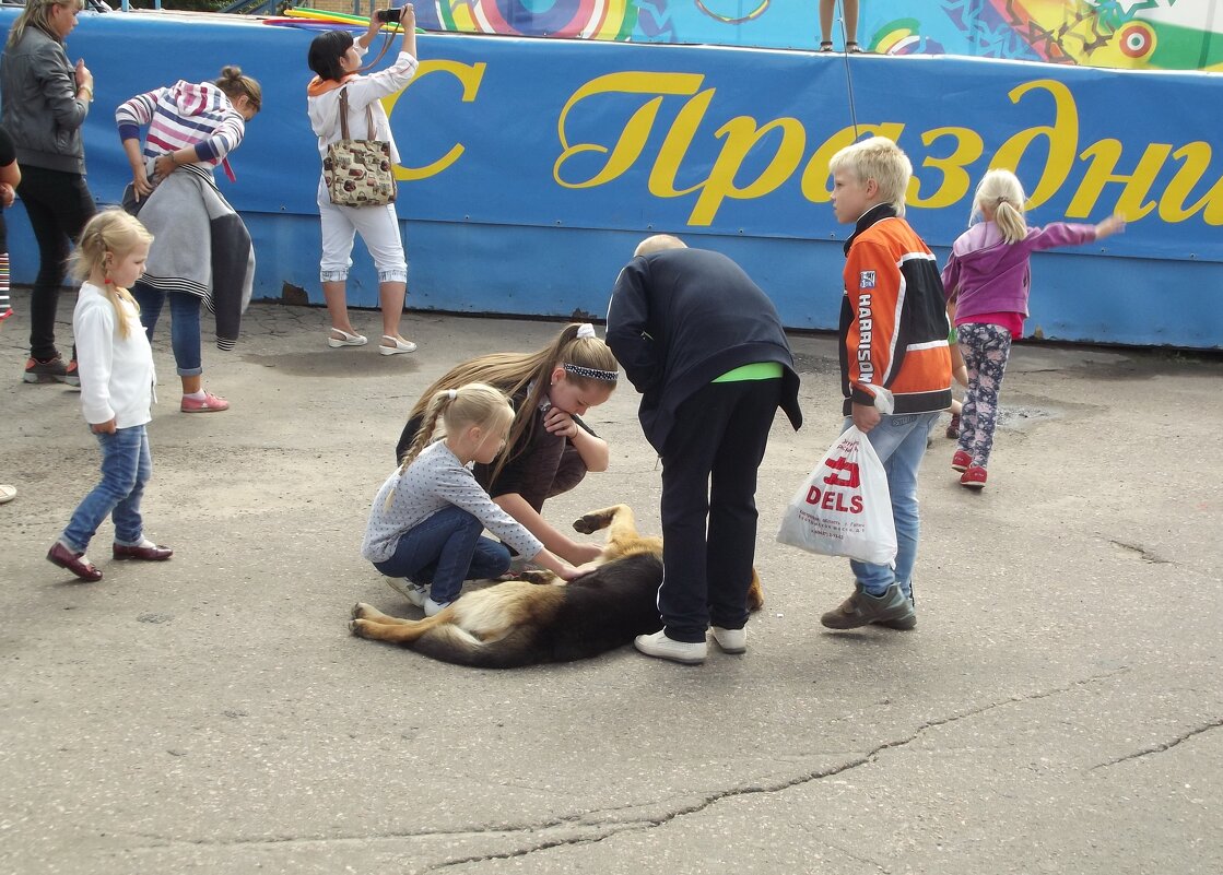 На празднике - Сергей Кочнев