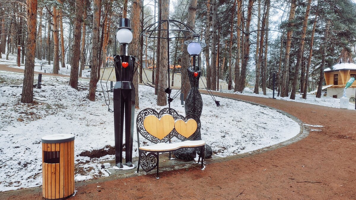 Скамейка влюбленных в Комсомольском парке Кисловодска - Мариша 