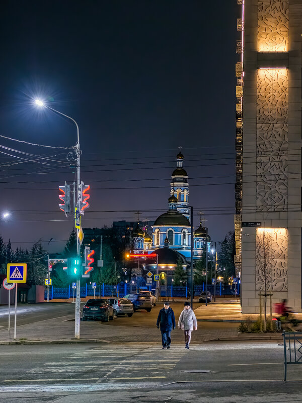 "А дома́ все выше, краше..." - Сергей Шатохин 