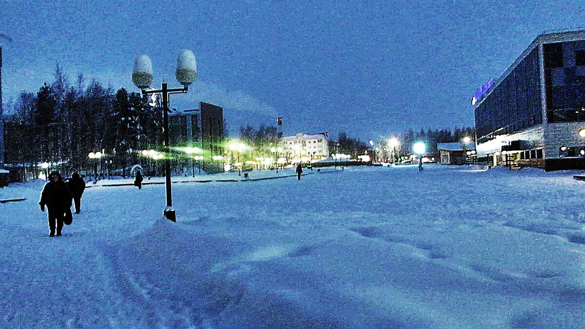 Утрь февраля...Центральная площадь Нефтеюганска. - Владимир 