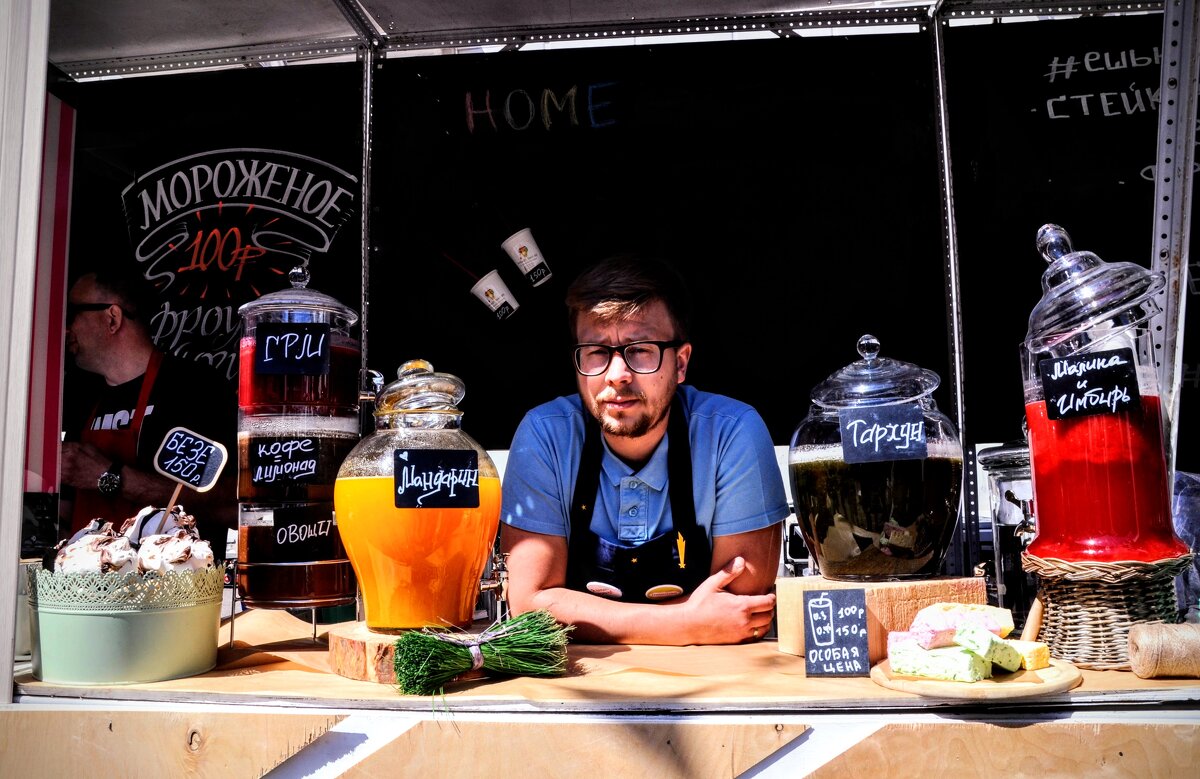 Мелкий торговец-белоподкладчик,,,) - Анатолий Колосов