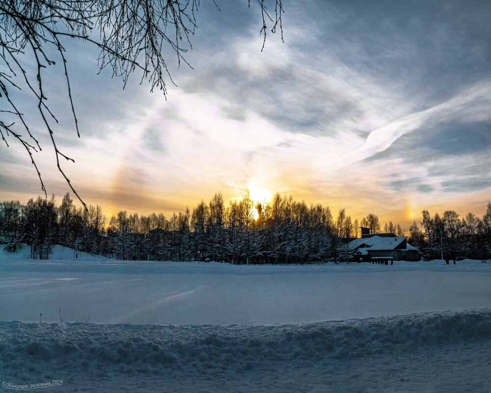 Зимнее гало в ухтинском парке - Николай Зиновьев Зимнее гало в ухтинском парке - Николай Зиновьев