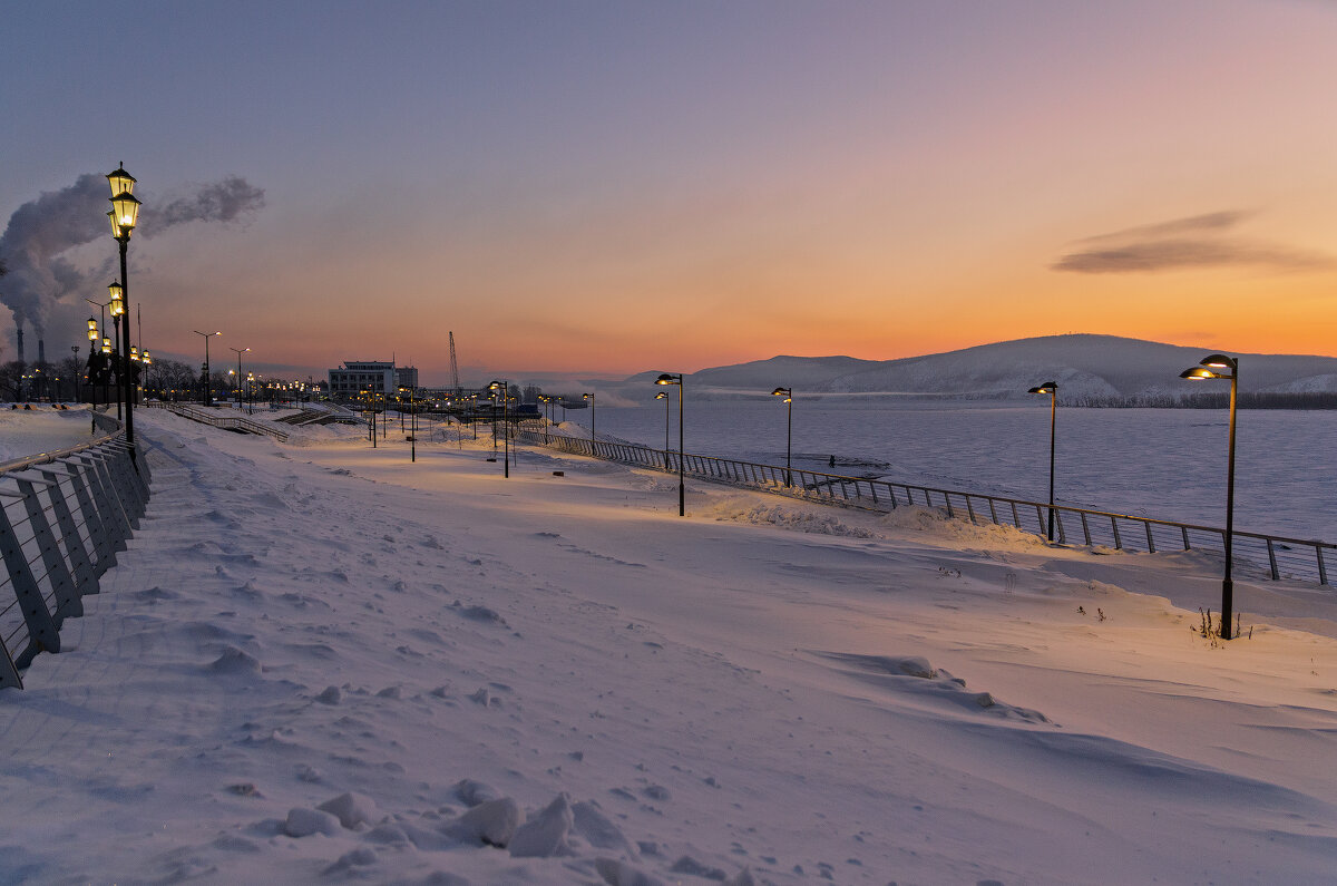Утром на набережной - Виктор Иванович Чернюк