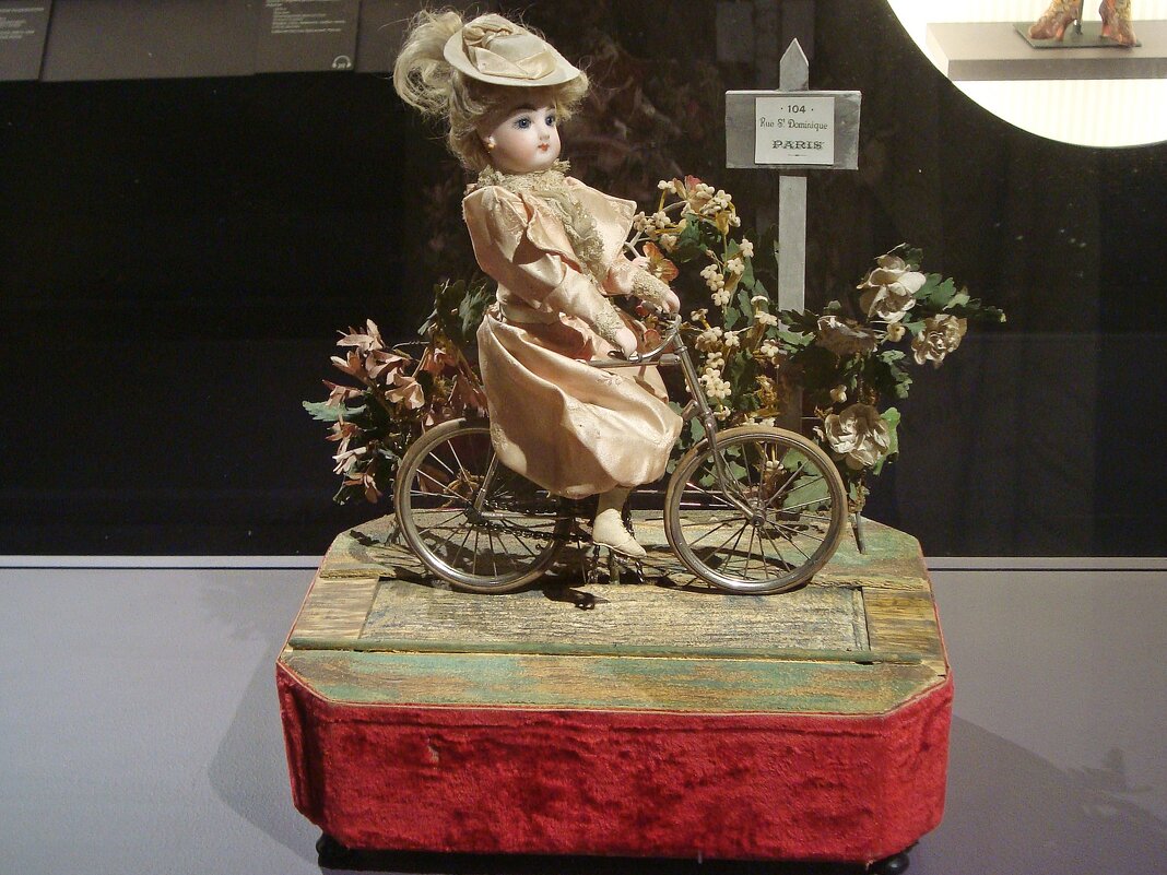 Автоматон музыкальный "Велосипедистка" - Лидия Бусурина Автоматон музыкальный "Велосипедистка" - Лидия Бусурина