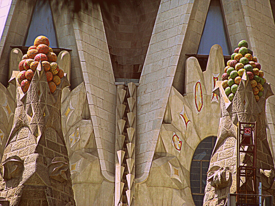 Барселона. Фрагмент храма Святого Семейства. - Владимир Драгунский