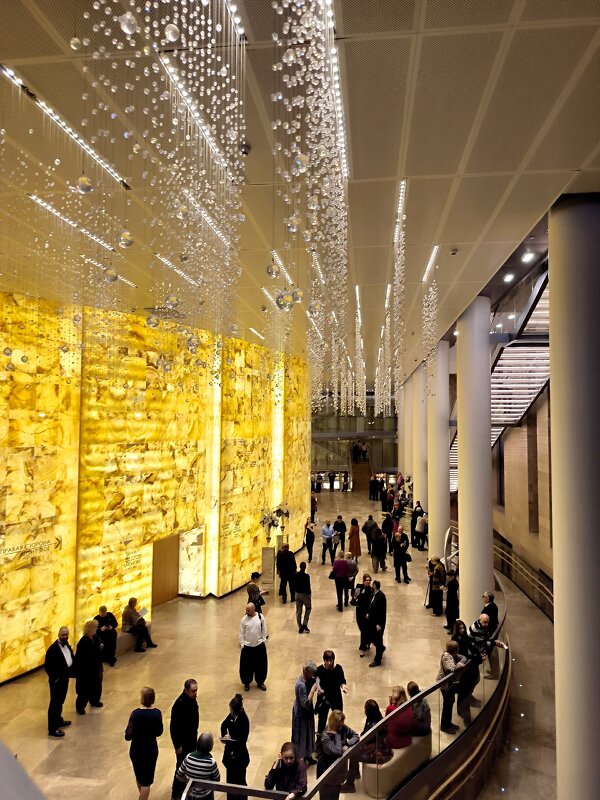 В фойе театра. - Ольга 