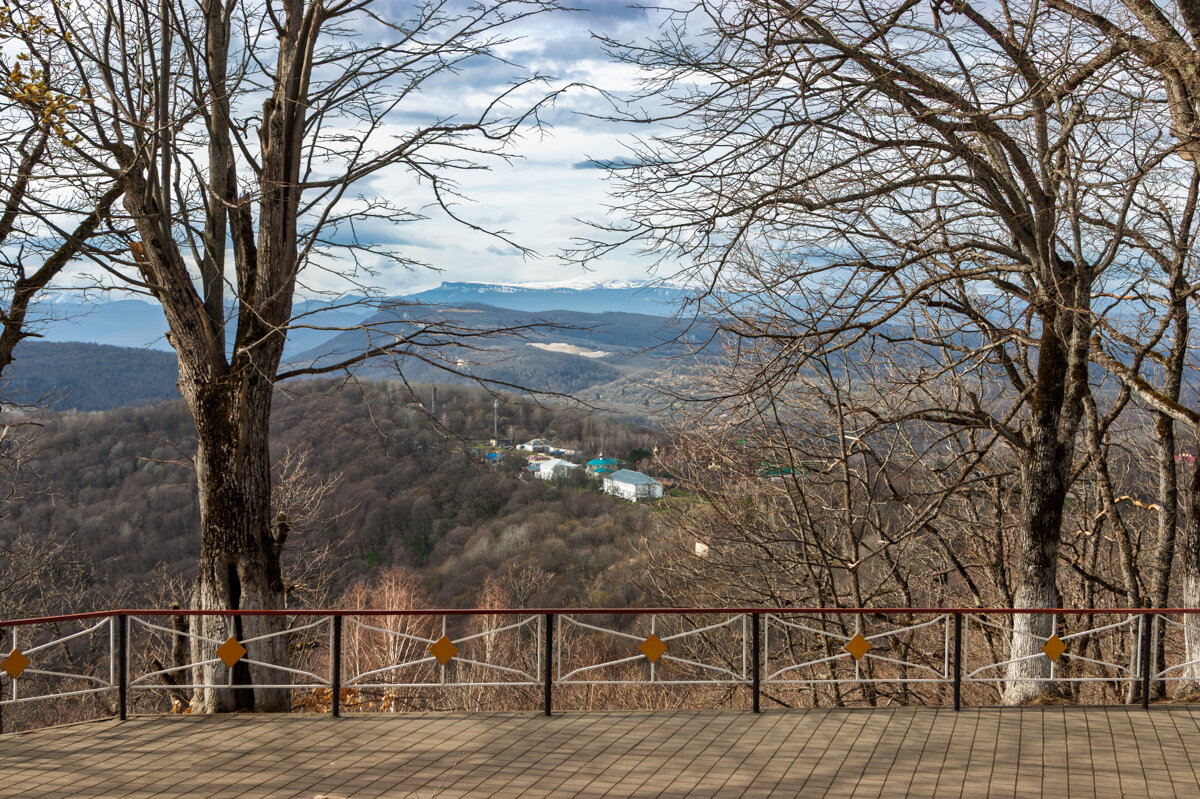 Внизу Свято-Михайловский мужской монастырь. Адыгея - Игорь Сикорский