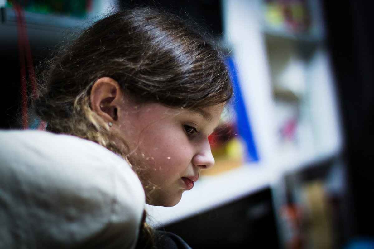 подглядывает в чужие карты - Артём Евтюхов