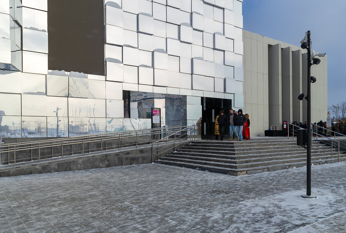 У зеркального павильона нижегородской ярмарки - Александр Синдерёв