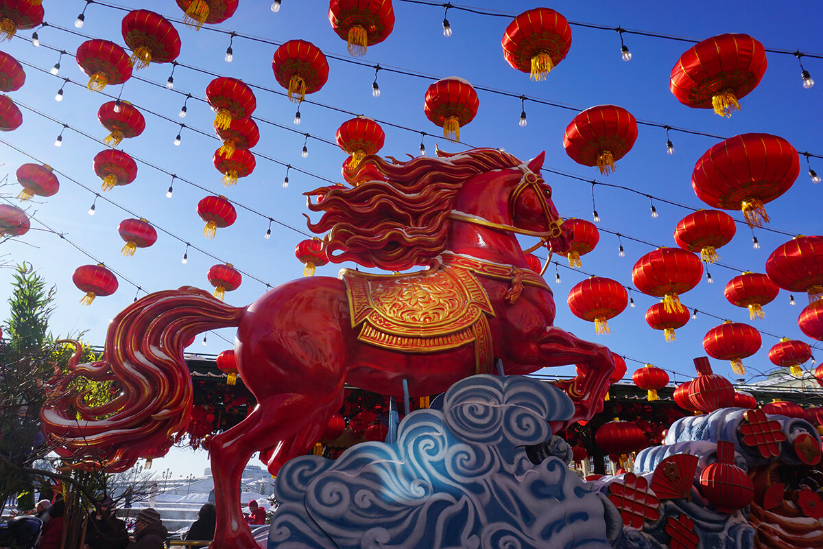 Красная Огненная  лошадь - Ольга 