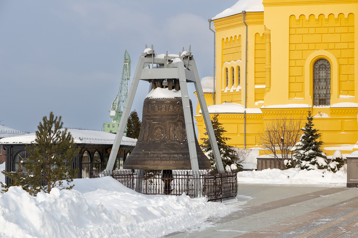 Колокол около Собора Александра Невского - Александр Синдерёв Колокол около Собора Александра Невского - Александр Синдерёв