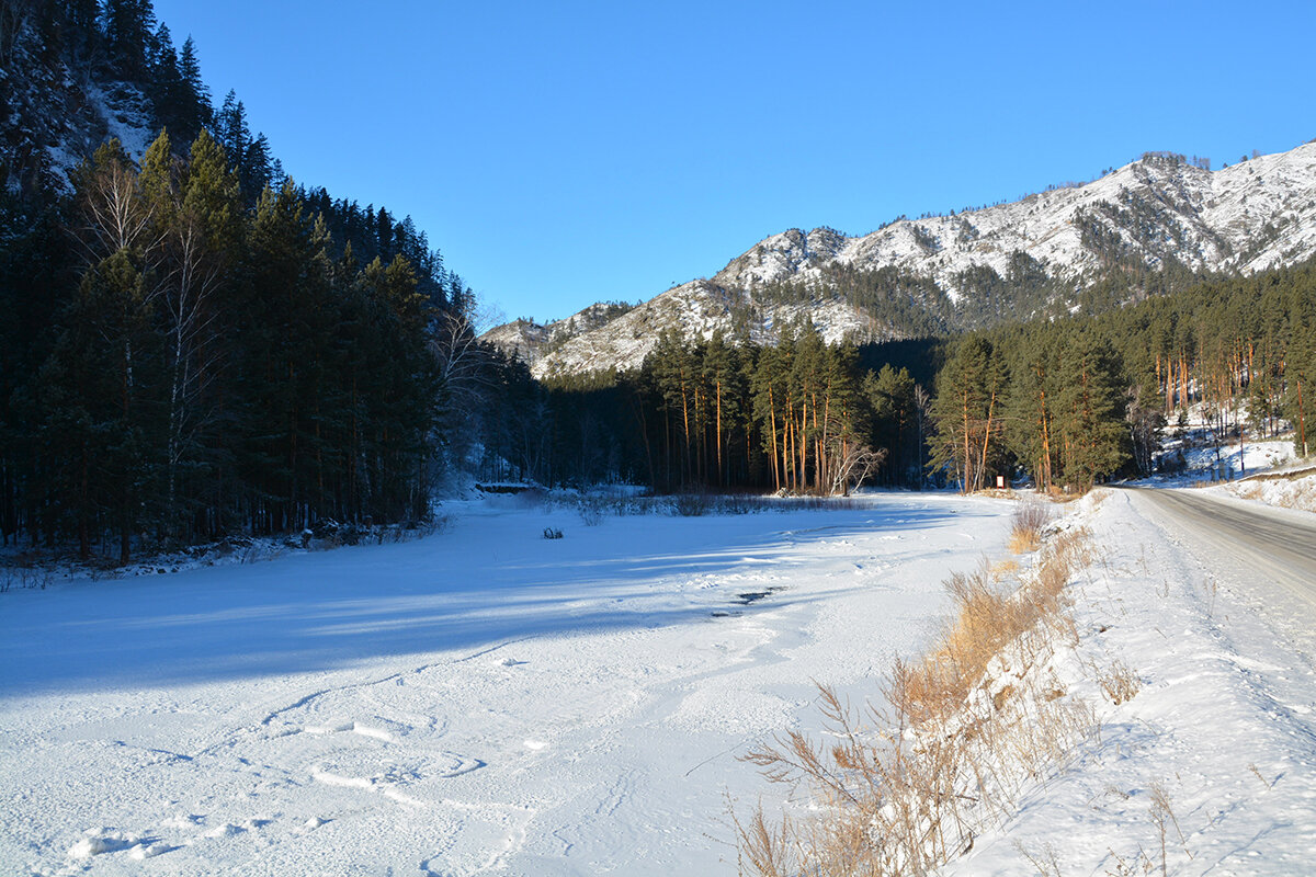 У Синего плёса - Валерий Медведев У Синего плёса - Валерий Медведев