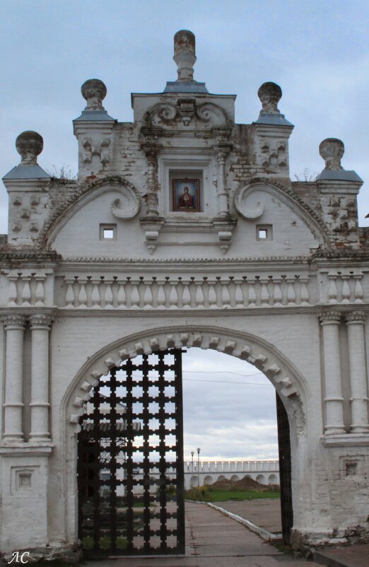 Ворота Верхотурского кремля - Любовь Сахарова