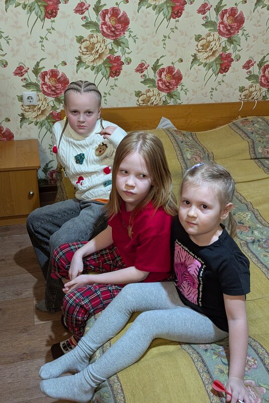 Три сестрички - Андрей Хлопонин