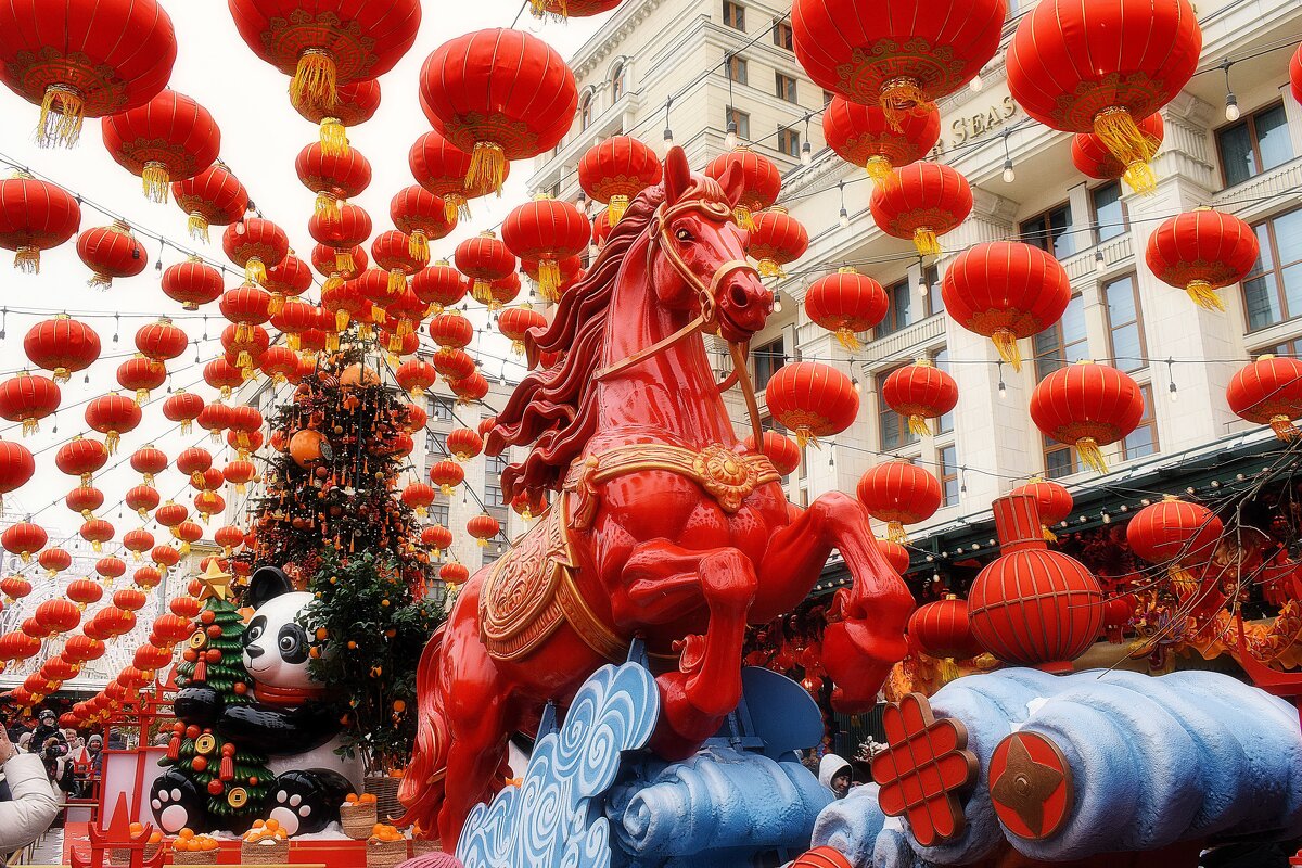 Красная Огненная Лошадь (Цзисянма) - символ 2026 года на Манежной площади. - Татьяна Помогалова