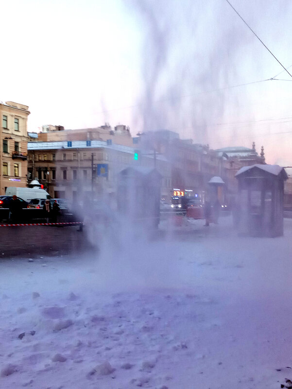 Снег, сброшенный с крыши Гостиного двора - Фотогруппа Весна Снег, сброшенный с крыши Гостиного двора - Фотогруппа Весна