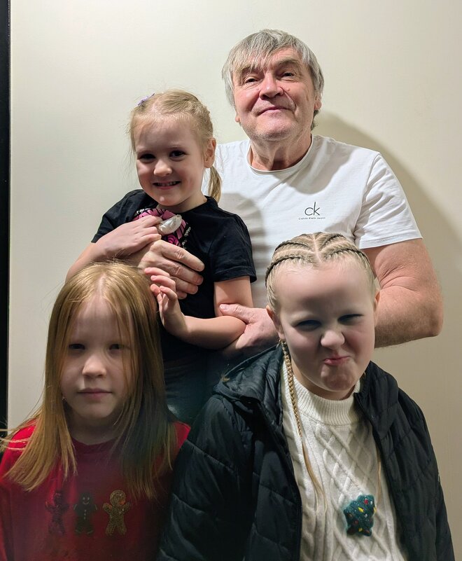 Наши Лапочки внученьки. - Андрей Хлопонин Наши Лапочки внученьки. - Андрей Хлопонин