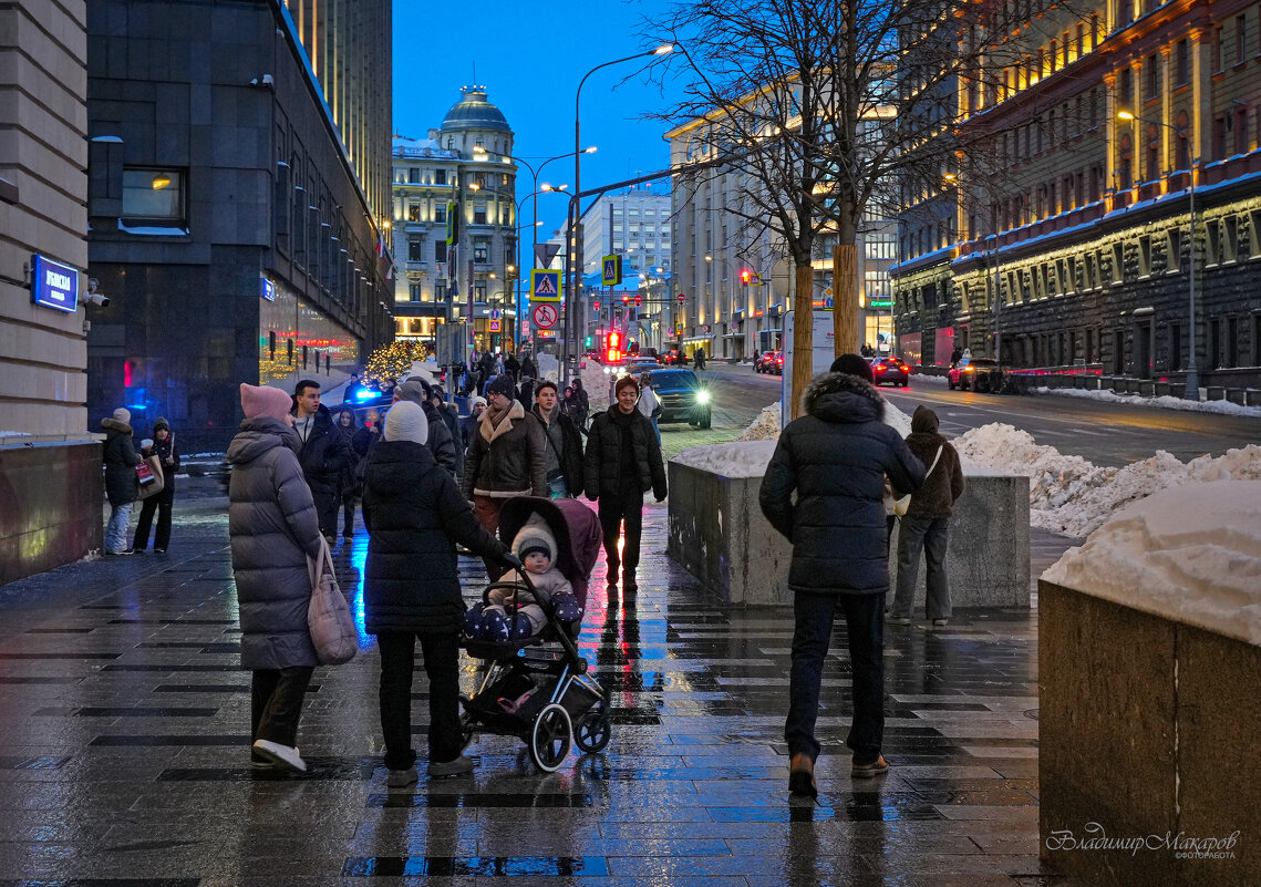 "Синий час. Оттепель на Б. Лубянке"© - Владимир Макаров "Синий час. Оттепель на Б. Лубянке"© - Владимир Макаров